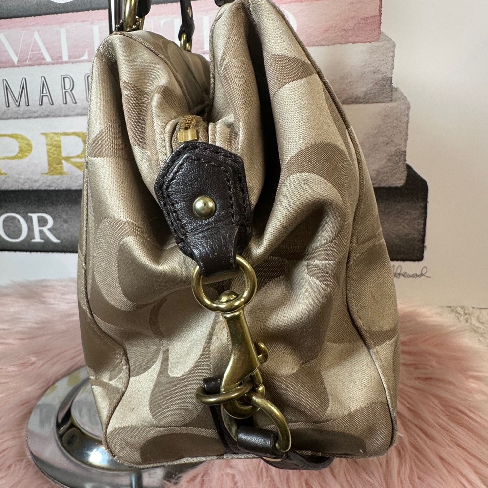Coach Cream and Brown Shoulder Bag with Monogram - Picture 4 of 11